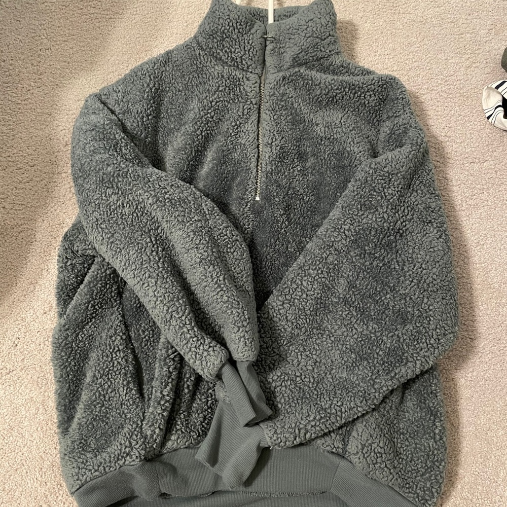 Express Fluffy Pullover